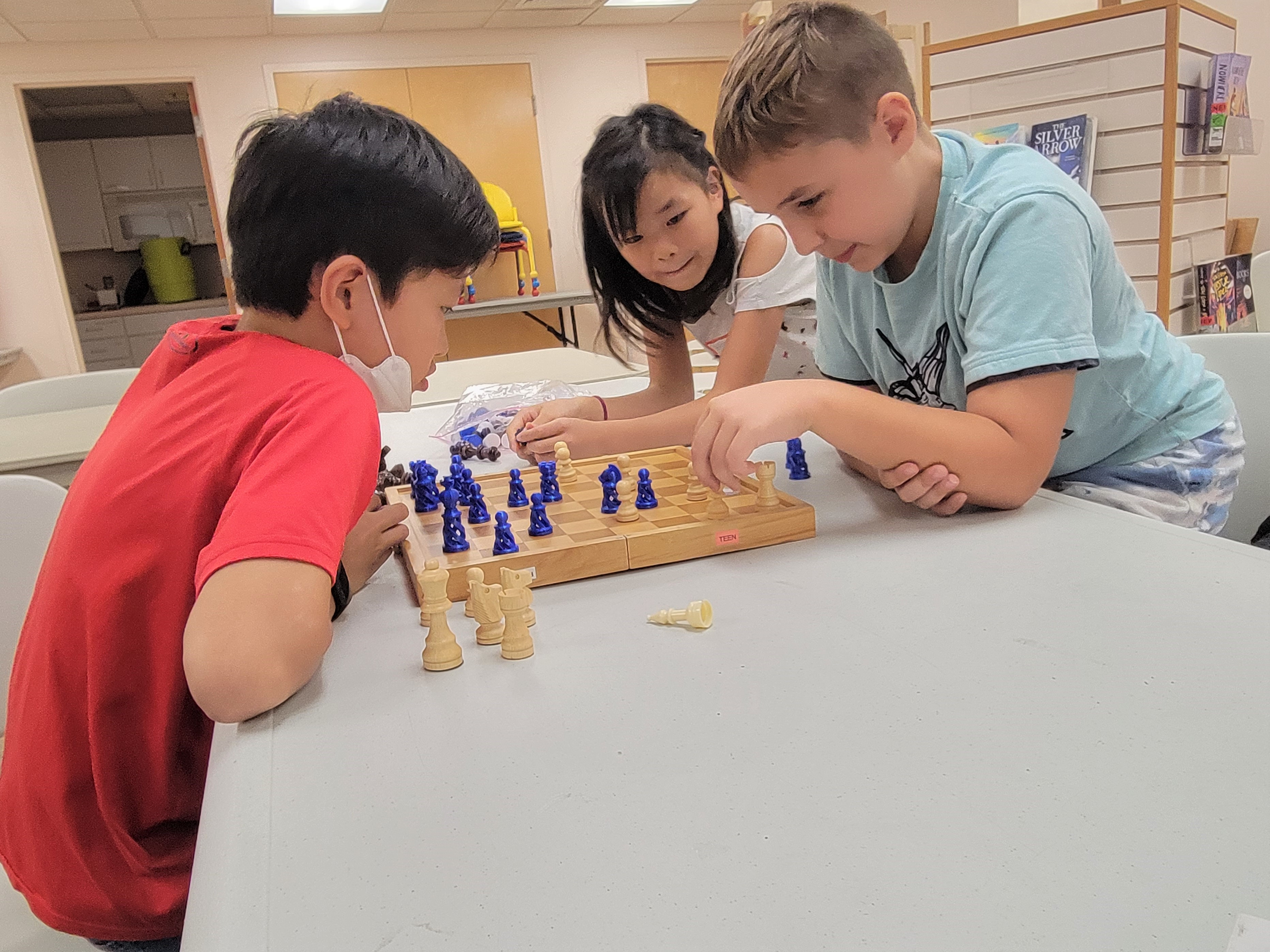 Faxon Tween Den - Children playing chess